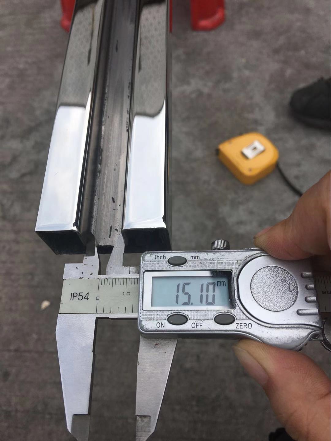 专业买球网镜面矩型凹槽管1.jpg