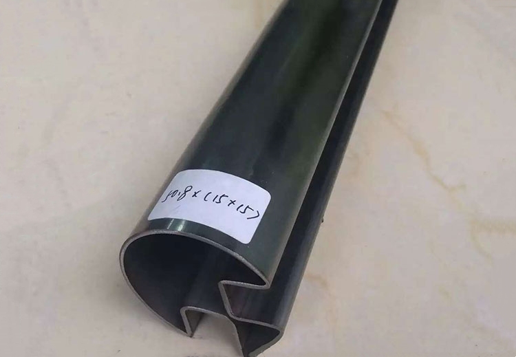90°度专业买球网夹玻璃异型管.jpg